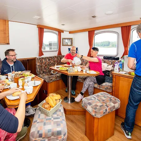 Botel Kuhnle-tours Hafendorf Mueritz 3*