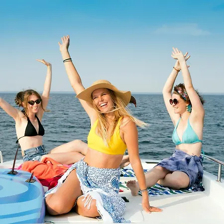 Boats & Yachts At Harbor By Kuhnle-tours 3* ريكلين