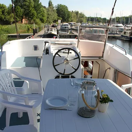 Kuhnle-tours Hafendorf Mueritz Botel 3*