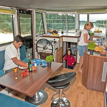 Kuhnle-tours Hafendorf Mueritz Botel Rechlin