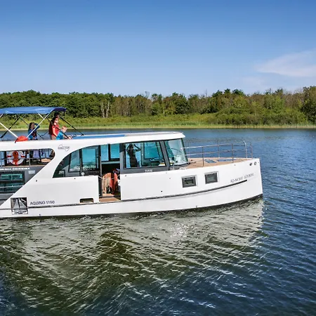 Båthotell Boats & Yachts At Harbor By Kuhnle-tours Rechlin