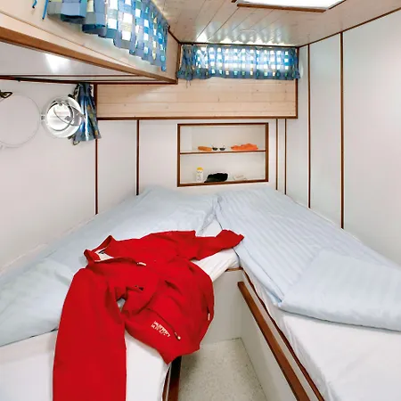 Boats & Yachts At Marina By Kuhnle-tours بوتيل ريكلين