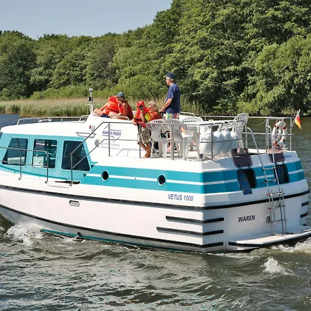 Båthotell Boats & Yachts At Harbor By Kuhnle-tours