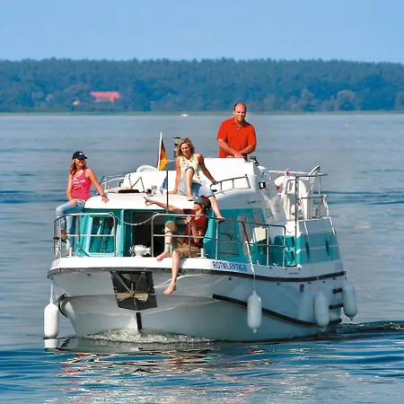 Båthotell Boats & Yachts At Harbor By Kuhnle-tours