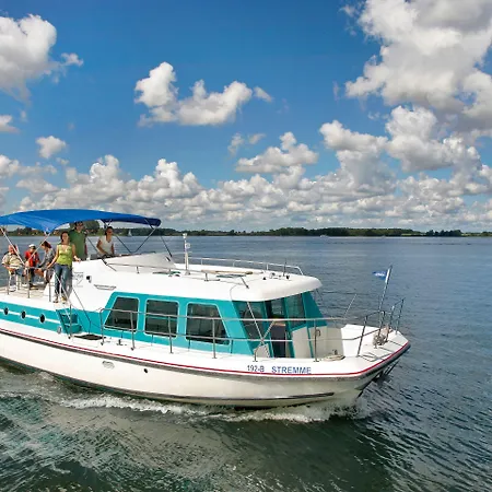 Boats & Yachts At Harbor By Kuhnle-tours Båthotell Rechlin