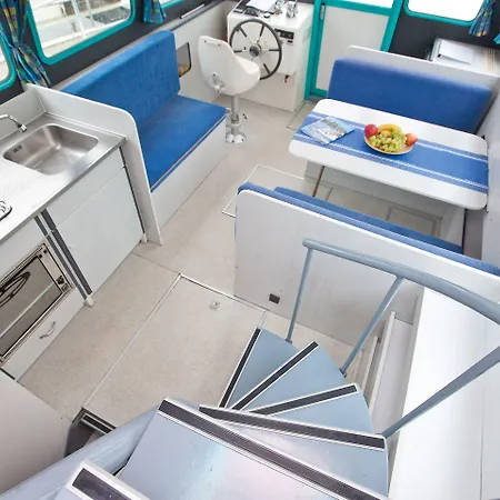 Boats & Yachts At Harbor By Kuhnle-tours Båthotell 3*