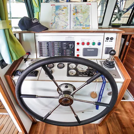 Båthotell Boats & Yachts At Harbor By Kuhnle-tours Rechlin