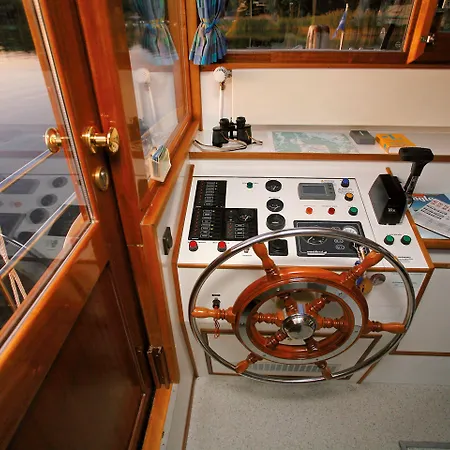 Boats & Yachts At Harbor By Kuhnle-tours Båthotell Rechlin