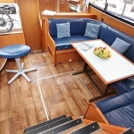 Båthotell Boats & Yachts At Harbor By Kuhnle-tours