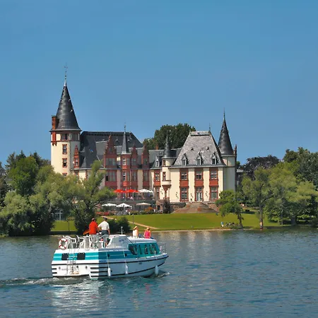 Båthotell Boats & Yachts At Harbor By Kuhnle-tours