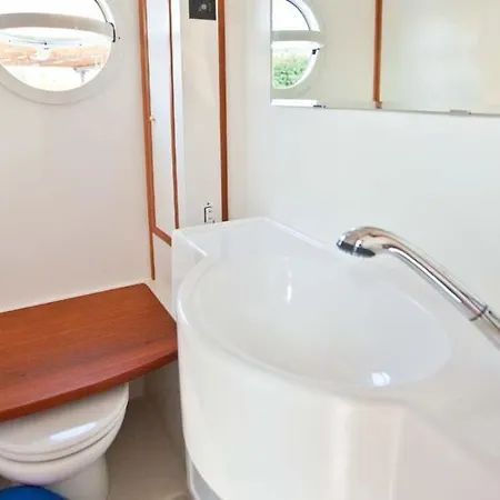 بوتيل Boats & Yachts At Marina By Kuhnle-tours 3*