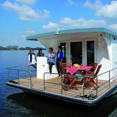 Hotel na wodzie Boats & Yachts At Marina By Kuhnle-tours