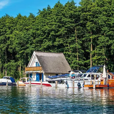 Båthotell Boats & Yachts At Harbor By Kuhnle-tours