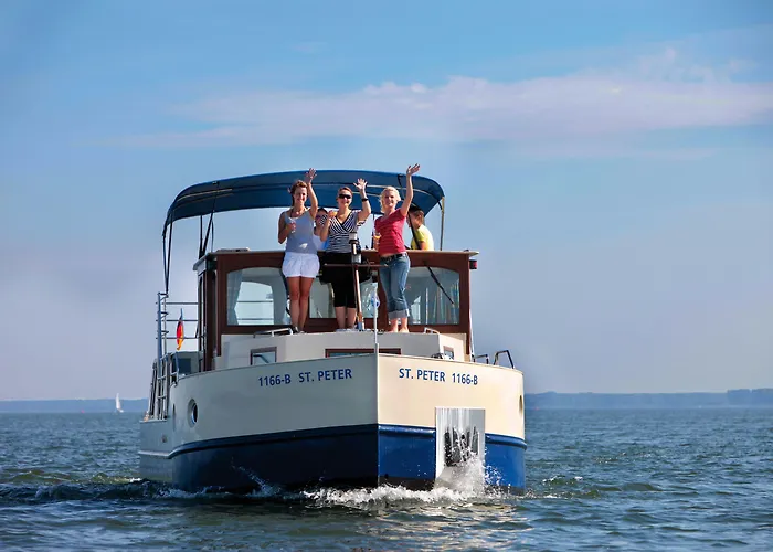 Boats & Yachts At Harbor By Kuhnle-tours بوتيل 3*