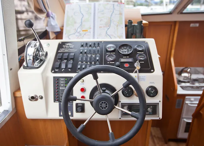 بوتيل Boats & Yachts At Harbor By Kuhnle-tours 3*
