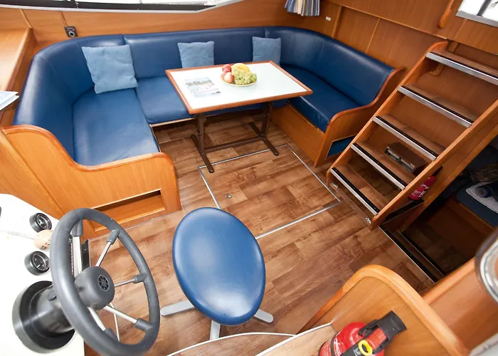 Boats & Yachts At Harbor By Kuhnle-tours بوتيل 3*