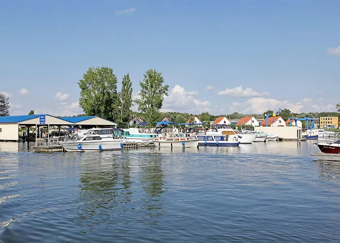 بوتيل Boats & Yachts At Harbor By Kuhnle-tours 3*