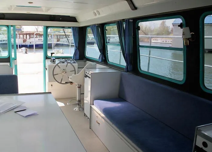 بوتيل Boats & Yachts At Harbor By Kuhnle-tours 3*